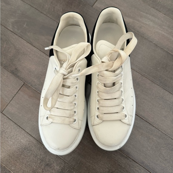 Alexander McQueen Suede Trimmed leather exaggerated sole sneaker - Picture 2 of 5